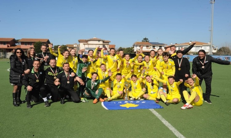 Torneo Il calcio è Rosa – Donne  e pace: vincono le ragazze del Kosovo