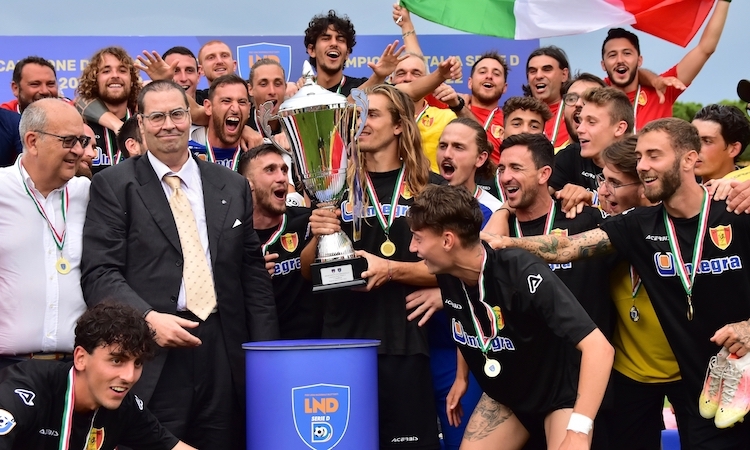 La Recanatese è campione d'Italia, battuto il Giugliano ai rigori nella finale scudetto