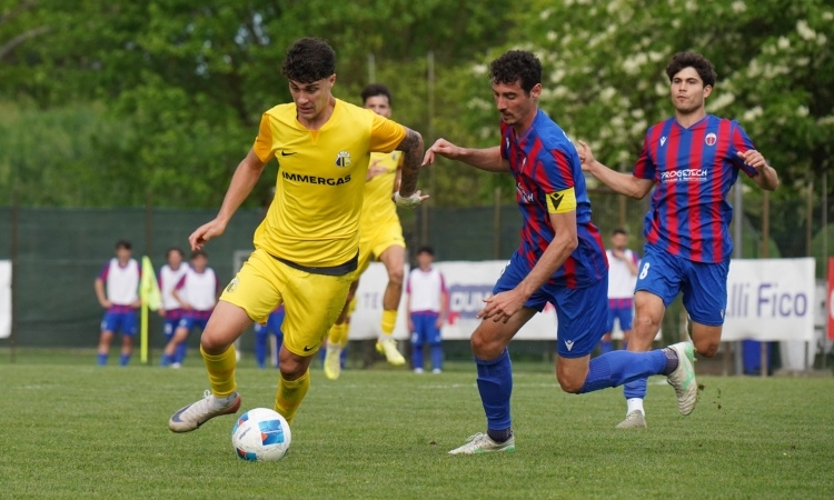 Serie D, al via la post-season: il programma gare del 9 e 10 maggio. Rinviati al 17 maggio i playoff del Girone C e i playout del Girone F